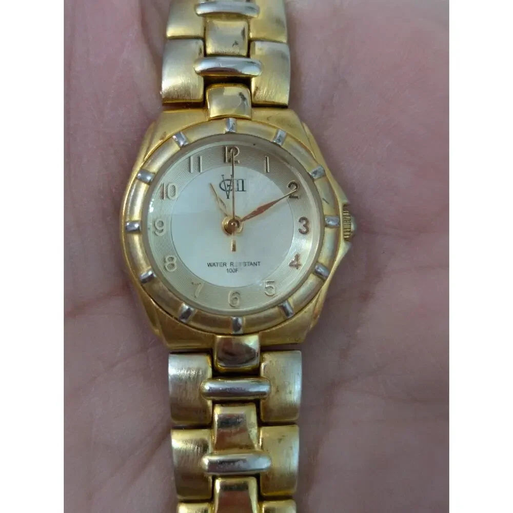 GII Gold Tone Quartz Ladies Watch Stainless Steel 8208 100ft‎ Water Resistant